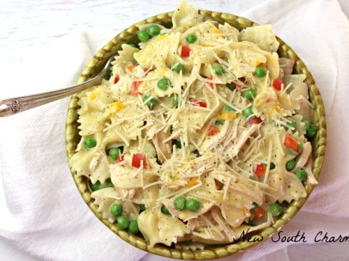 Featured image of post Farfalle With Chicken And Roasted Garlic Combine the rosemary lemon zest garlic olive oil cayenne dijon mustard and salt and pepper to taste in a small bowl