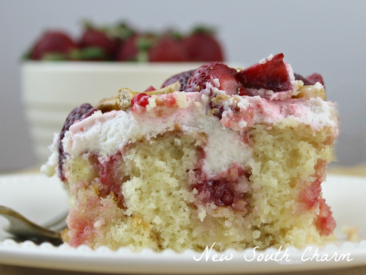 Strawberry Vanilla Poke Cake Recipe 