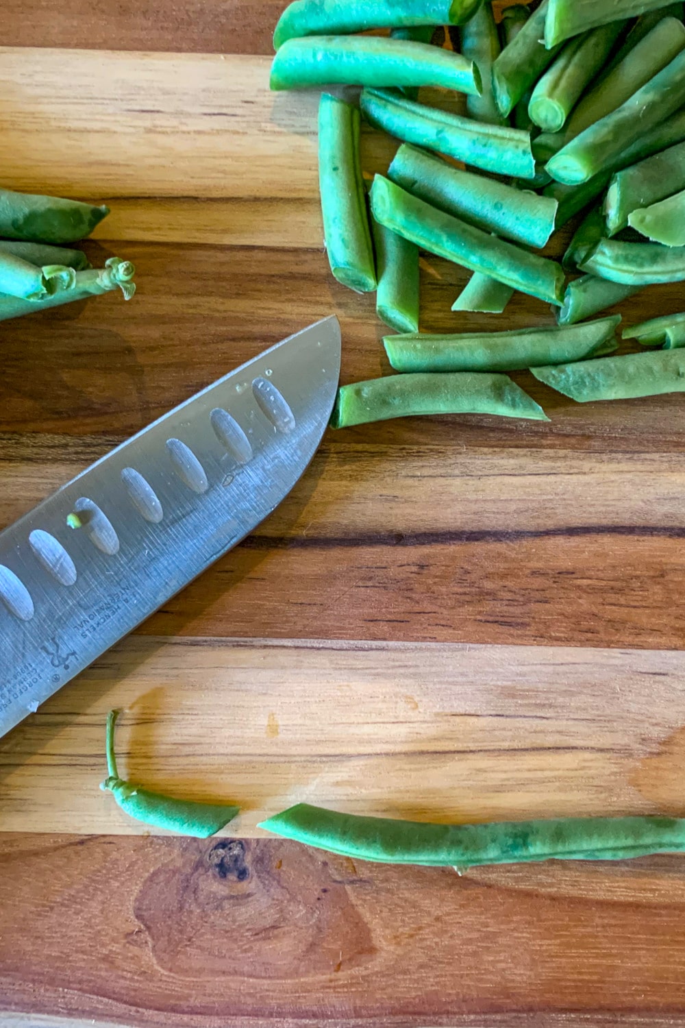 Green beans on a cutting board. 