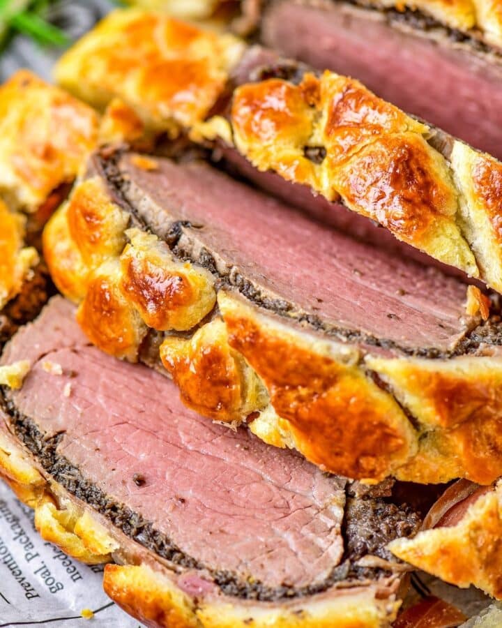 Close up image of the beef sliced inside the puff pastry crust.